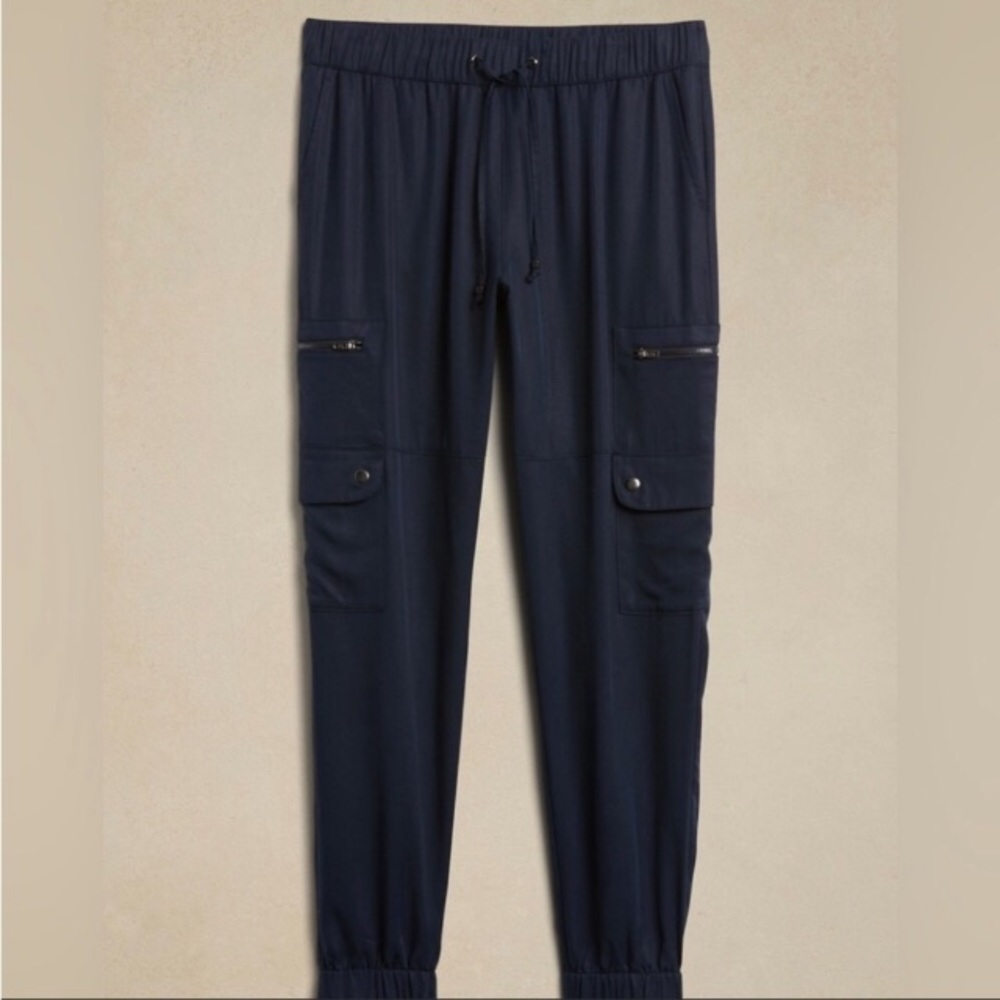 NWT! Banana Republic Navy Blue Tencel Soft Cargo Pant - Size Large
